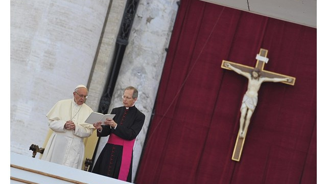 Papež Frančišek med bdenjem pred nedeljo Božjega usmiljenja (foto: RV/ANSA)