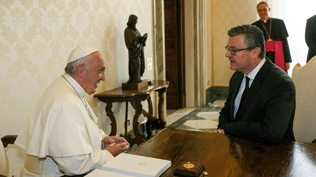 Papež Frančišek in Orešković (foto: Radio Vatikan)