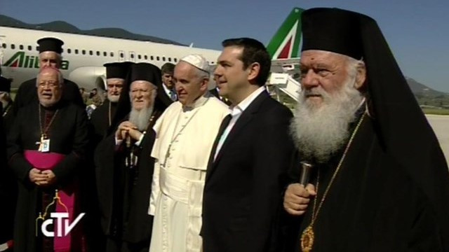 Papež na Lezbosu (foto: Radio Vatikan)