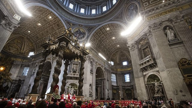 Bogoslužje binkoštnega praznika v vatikanski baziliki (foto: RV/ANSA)