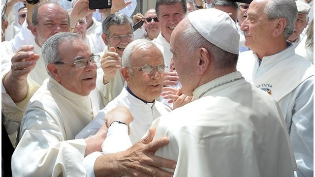 Papež z duhovniki (foto: Radio Vatikan)