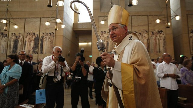 Nadškof José Gomez v katedrali Naše Gospe angelov Nadškof José Gomez v katedrali Naše Gospe angelov (foto: RV/EPA)