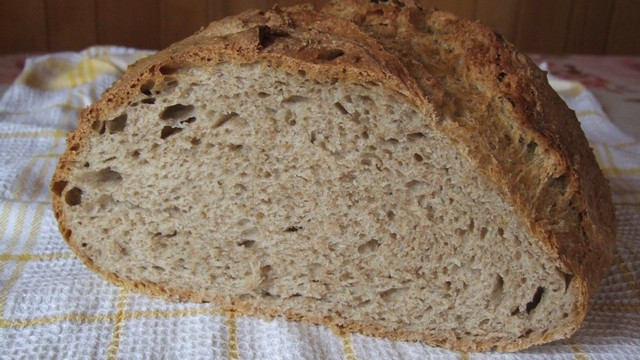 Hlebec domačega kruha (foto: Robert Božič)