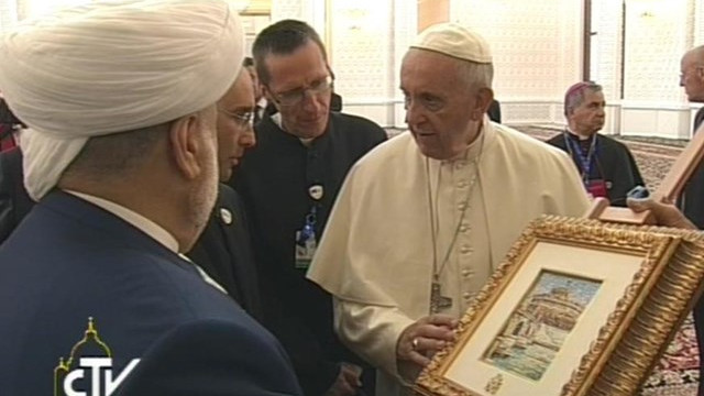Papež na medverskem srečanju v mošeji v Bakuju (foto: Radio Vatikan)
