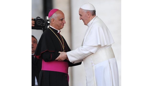 Papež z msgr. Fisichello (foto: Radio Vatikan)