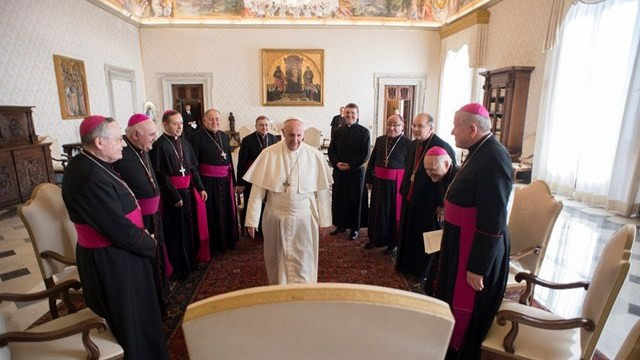 Papež s škofi Balkanskih držav (foto: Radio Vatikan)