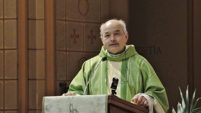 K rojakom vsak mesec prihaja Karel Bolčina (foto: Slovenska oddaja Radia Vatikan)
