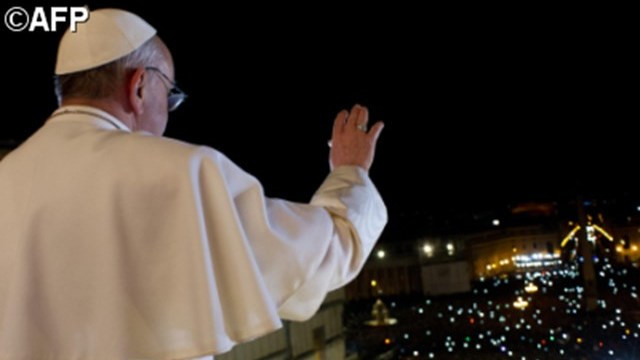 Papež Frančiške po izvolitvi na Petrov sedež (foto: Radio Vatikan)