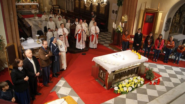 Umivanje nog v mariborski stolnici 2017 (foto: Darko Bračun)