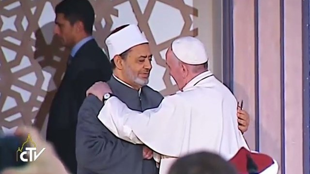 Papež Frančišek in veliki imam Ahmad al-Tayeb (foto: Radio Vatikan)