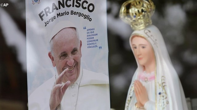 Frančišek v Fatimi (foto: Radio Vatikan)