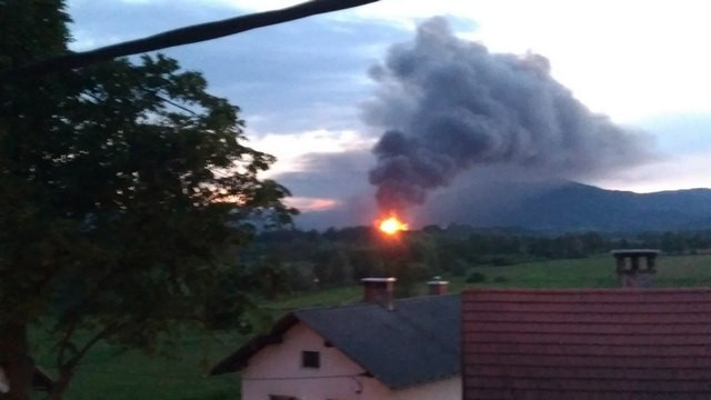 Požar Vrhnika Kemis (foto: Robert Božič)