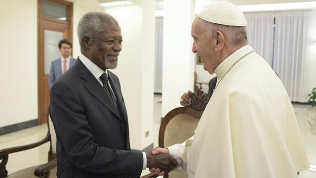 Kofi Annan pri papežu Frančišku (foto: Radio Vatikan)