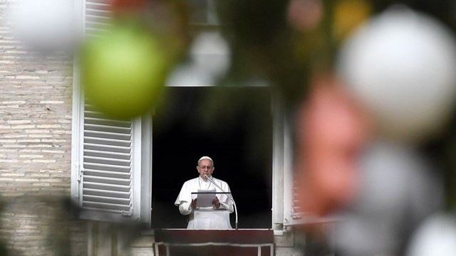 Papež med opoldanskim nagovorom (foto: RV/AFP)