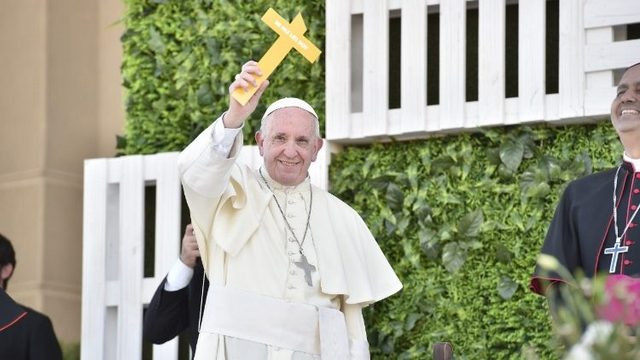 Papež pozdravlja mlade v Čilu (foto: Vatican news)