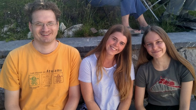 Simon, Zala in Mihaela, udeleženci Višarskih dnevov mladih 2018 (foto: Matjaž Merljak)