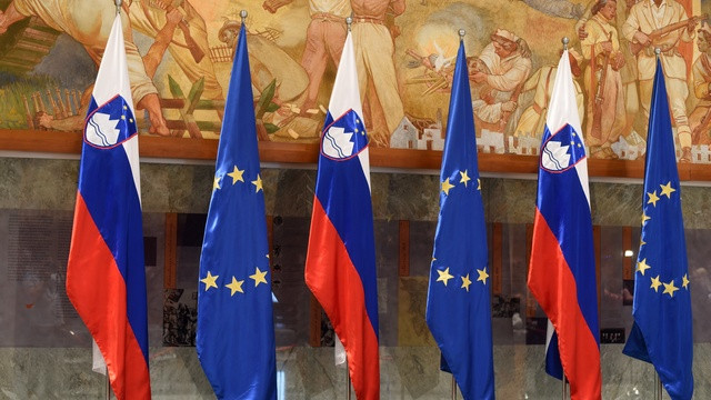 Slovenska in evropska zastava (foto: Rok Mihevc)