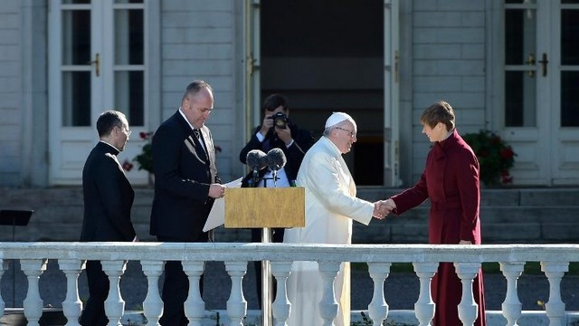 Papež v Estoniji (foto: vaticannews.va)