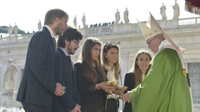 Papež med sveto mašo z mladimi (foto: Vatican News)