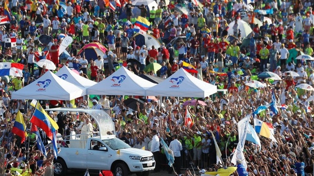 Papež v Panami (foto: Vatican Media)