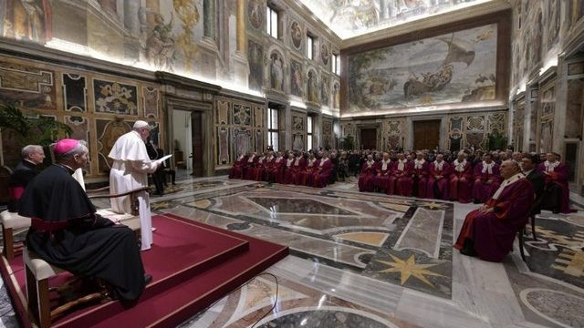 Papež rimski roti (foto: Vatican News)