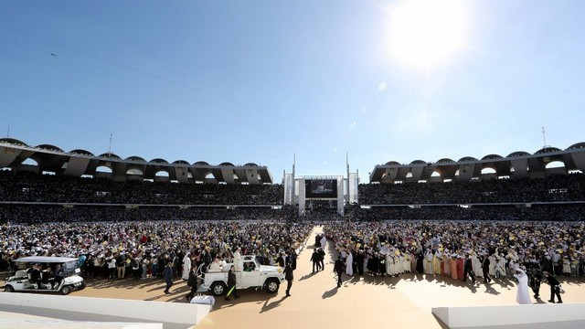 Papež v Abu Dhabiju (foto: vaticannews.va)