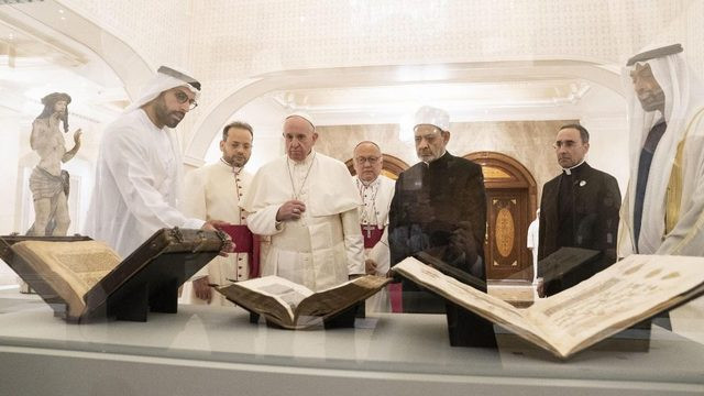 Papež z islamskimi voditelji v Združenih arabskih emiratih (foto: Vatican News)