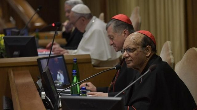 Kardinal Oswald Gracias na zasedanju (foto: Vatican News)