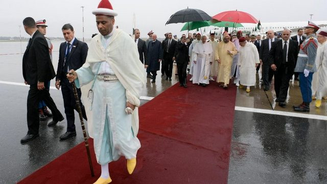 Papežev prihod v Maroko (foto: Vatican News)