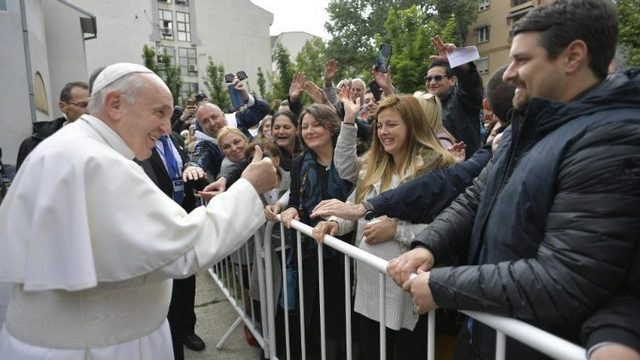 Papež med mladimi v Skopju (foto: Vatican News)