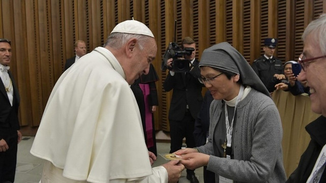 Papež, redovnice (foto: vaticannews.va)