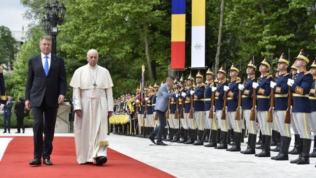 Papež v Romuniji (foto: Vatican Media)