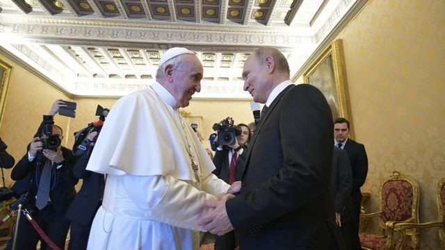 Papež s Putinom (foto: Vatican News)