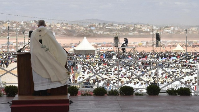 Papež na Madagaskarju (foto: Vatican News)