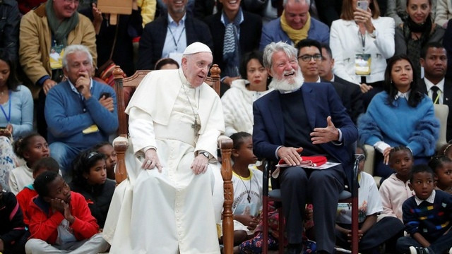 Papež in Peetr Opeka (foto: Vatican News)