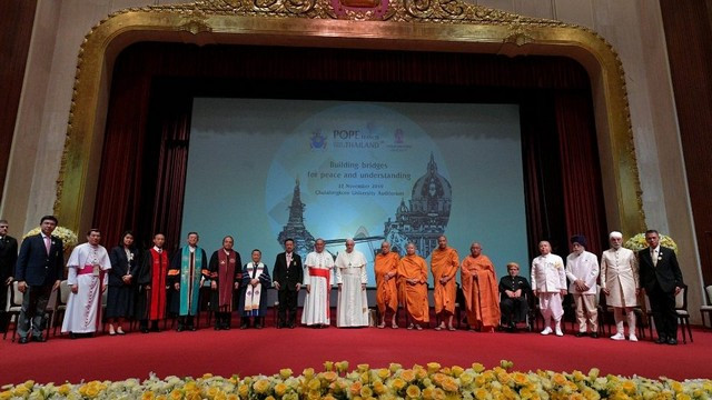 Tajski verski voditelji s papežem (foto: vaticannews.va)