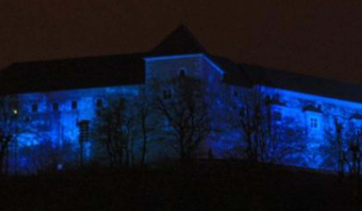Ljubljanski grad odet v modro ob svetovnem dnevu avtizma (foto: www.ljubljanskigrad.si)