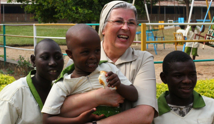 S. Vesna Hiti na misijonu v Burundiju (foto: Izidor Šček)
