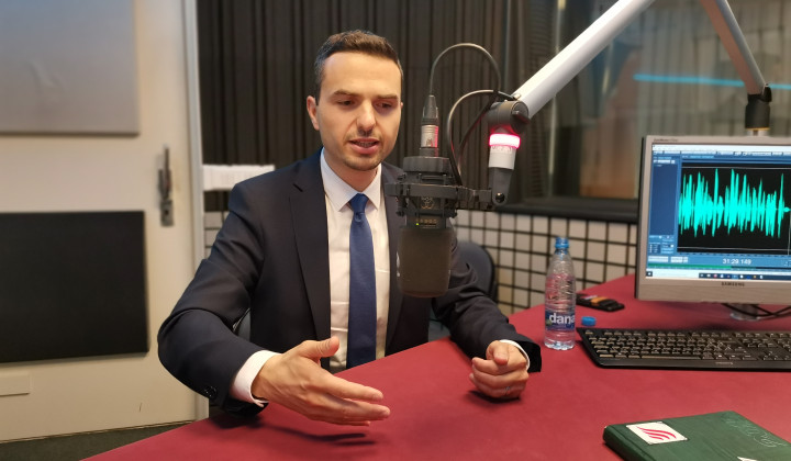 Minister Matej Tonin v pogovoru za naš radio (foto: Alen Salihović)