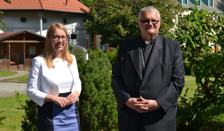 Ministrica Jaklitsch in škof Štumpf (foto: USZS)