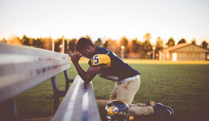 Športnik v molitvi (foto: Cathopic )