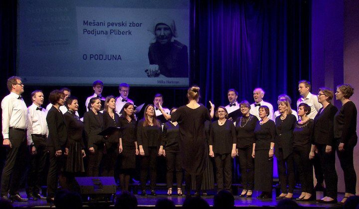 Mešani pevski zbor Podjuna na Koroška poje (foto: Slovenski spored ORF)