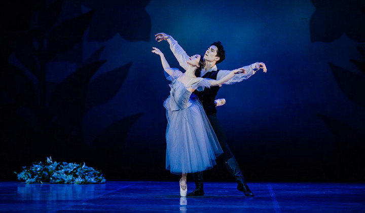Kot Giselle pleše Marin Ino in v vlogi Albrechta Petar Đorčevski (foto: Darja Štravs Tisu)