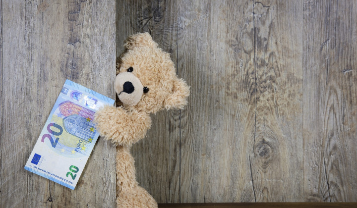 Otroci največ vzorcev glede ravnanja z denarjem dobijo v družini (foto: Bruno Germany / Pixabay)