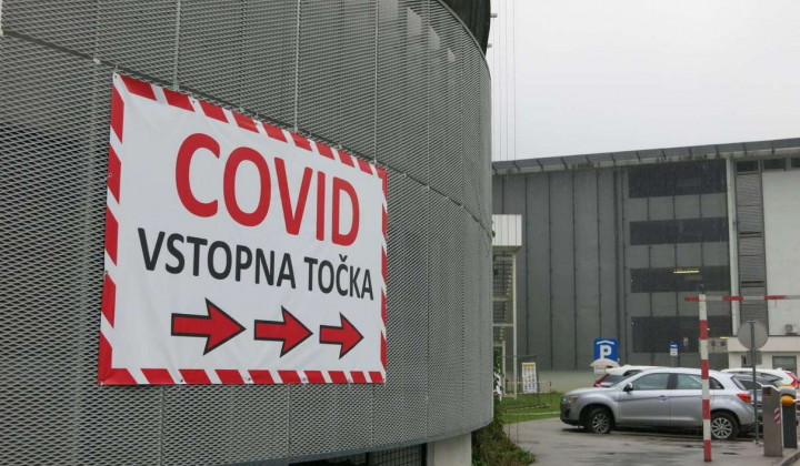Covid vstopna točka pri Splošni bolnišnici Jesenice. (foto: STA)
