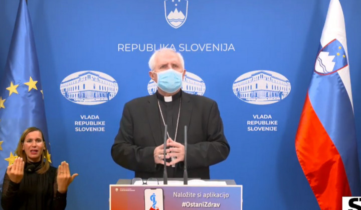 Ljubljanski nadškof msgr. Stanislav Zore na novinarski konferenci (foto: Printscreen posnetka)