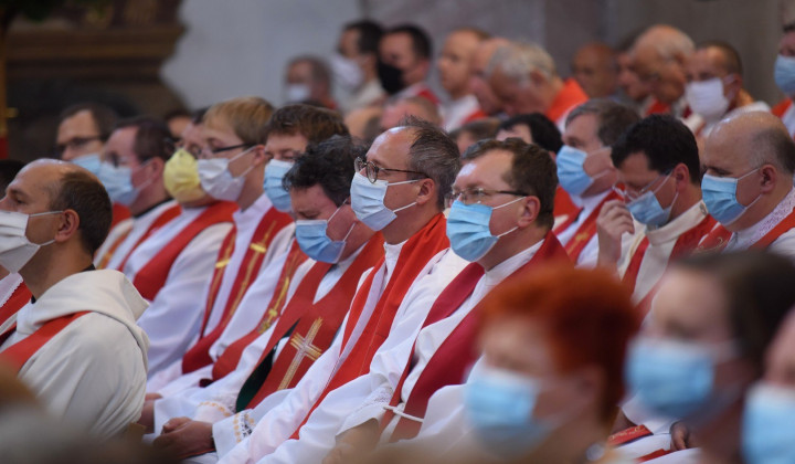 Duhovniki v času epidemije koronavirusa (foto: Rok Mihevc)