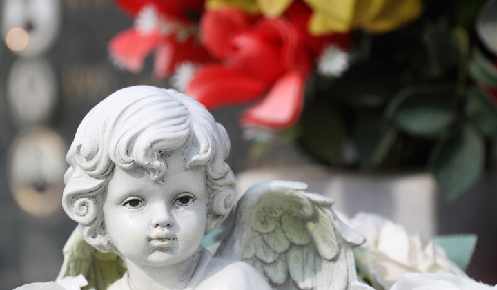 Angel na nagorbniku (foto: Pixabay)
