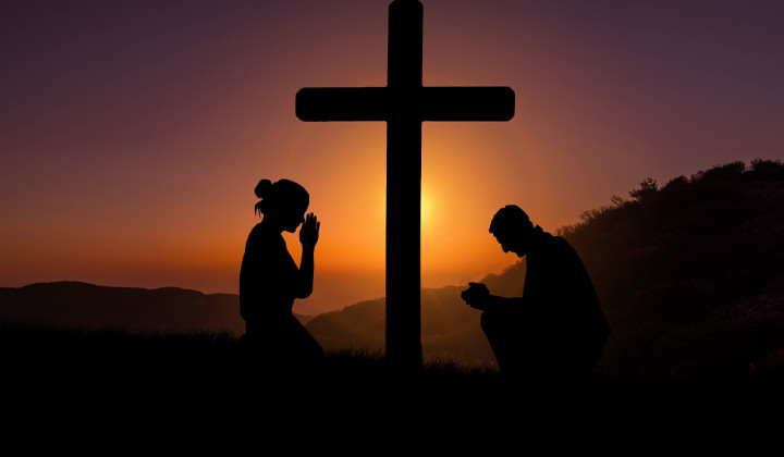 Molitev ob križu (foto: Pixabay)