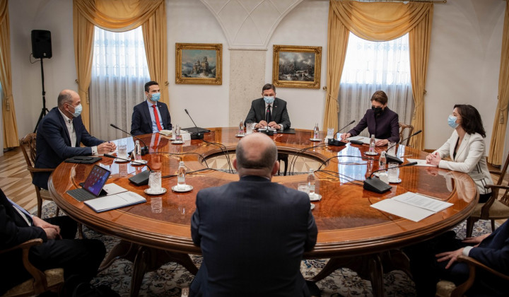 Prvaki SDS, NSi, SMC, SD, SAB, SNS in DeSUS s predsednikom države Borutom Pahorjem (foto: Kabinet predsednika vlade)